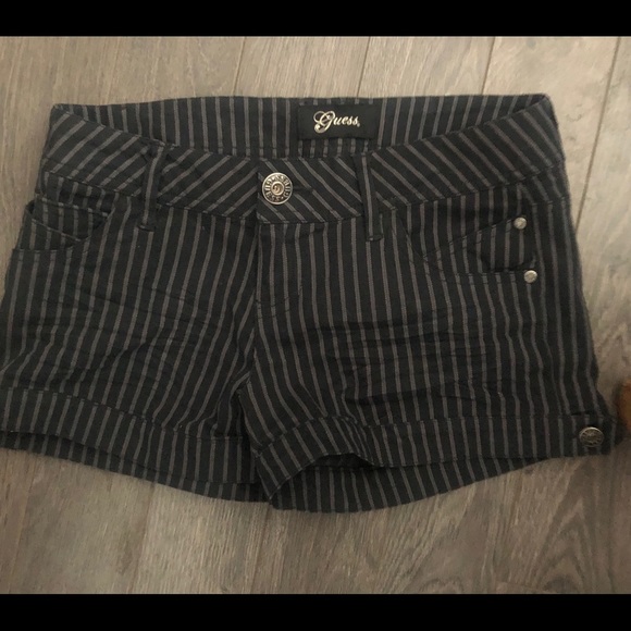 Guess Short Shorts black w/white pinstripe size S - Picture 1 of 2